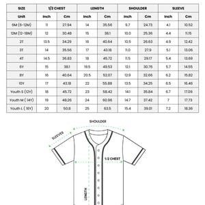 Pode incluir: Diagrama de uma camisola de baseball juvenil com medidas em polegadas e cent&iacute;metros. As dimens&otilde;es da camisola s&atilde;o detalhadas para v&aacute;rios tamanhos, incluindo peito, comprimento, ombro e manga. O texto no topo diz "ALL-OVER PRINT KIDS AND YOUTH BASEBALL JERSEY."