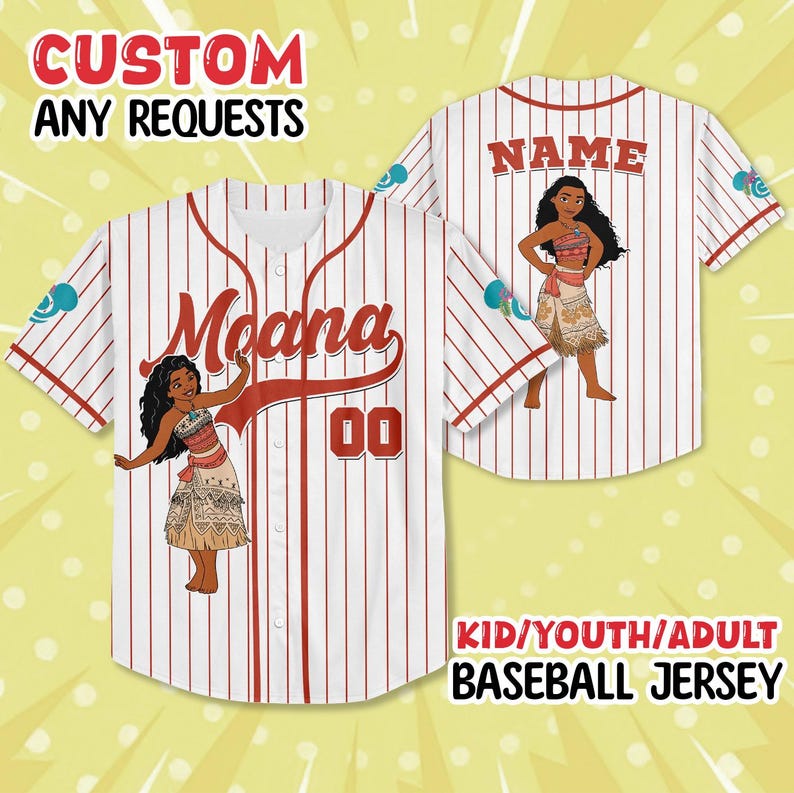 Puede incluir: Camiseta de b&eacute;isbol blanca con finas rayas rojas, con el nombre "Moana" y el n&uacute;mero "00" en la parte delantera. La parte trasera de la camiseta tiene el &aacute;rea del nombre y un gr&aacute;fico de Moana. Las mangas tienen un dise&ntilde;o azul y blanco. El texto "CUSTOM ANY REQUESTS" est&aacute; en la parte superior.