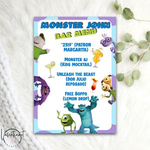 Può includere: Un colorato menu del bar con il testo "MONSTER JOHN BAR MENU" in blu e verde. Il menu presenta personaggi dei cartoni animati e nomi di bevande come "2319 (PATRON MARGARITA)" e "MONSTER AJ (KIDS MOCKTAIL)".