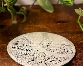 Suporte de panela vintage Caleo em estanho com cena campestre