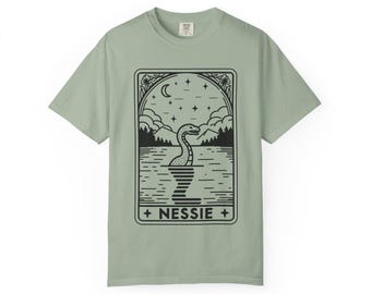 Camiseta con ilustración del monstruo del lago Nessie / Ilustración retro de criatura lacustre