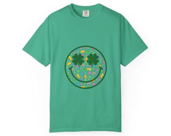 Camiseta con cara sonriente de trébol / Diseño de confeti del Día de San Patricio