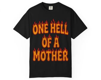 Camiseta "One Hell of a Mother" / Camiseta gráfica con letras de llamas