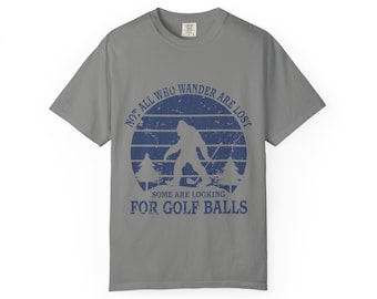 No todos los que vagan están perdidos. Algunos buscan pelotas de golf. Camiseta.