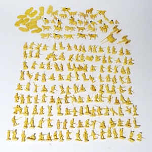Vintage AIRFIX Set of 195 Plastic 19th Century Napoleonic Military & Cavalry Figures: 1/72 Scale Historic Plastic Military Figures