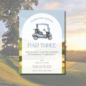 以下が含まれることがあります： ゴルフをテーマにした招待状。水彩画のゴルフカートのイラストが特徴です。「Celebrating Cooper's」の文字がゴルフカートの上に、「Par Three」の文字が下にあります。イベントの詳細とRSVP情報も含まれています。