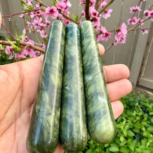 Varita de masaje de cristal de jade verde / Masajeador de piedra natural para acupresión y puntos gatillo