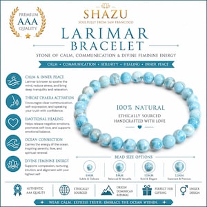 Puede incluir: Una pulsera circular hecha de cuentas de piedra Larimar natural en tonos azul claro y blanco. La imagen incluye texto que detalla el producto como una pulsera de Larimar, 100% natural, de origen &eacute;tico y artesanal, con opciones de cuentas de 6mm, 8mm, 10mm y 12mm.