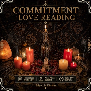 Könnte beinhalten: Ein Commitment Love Reading Service mit dem Text COMMITMENT LOVE READING, einer zentralen Kerze in einer Glasflasche, mehreren roten und weißen Stumpenkerzen, einer Salzlampe, Kristallen und getrockneten Blütenblättern vor einem Tierkreiszeichen-Hintergrund.