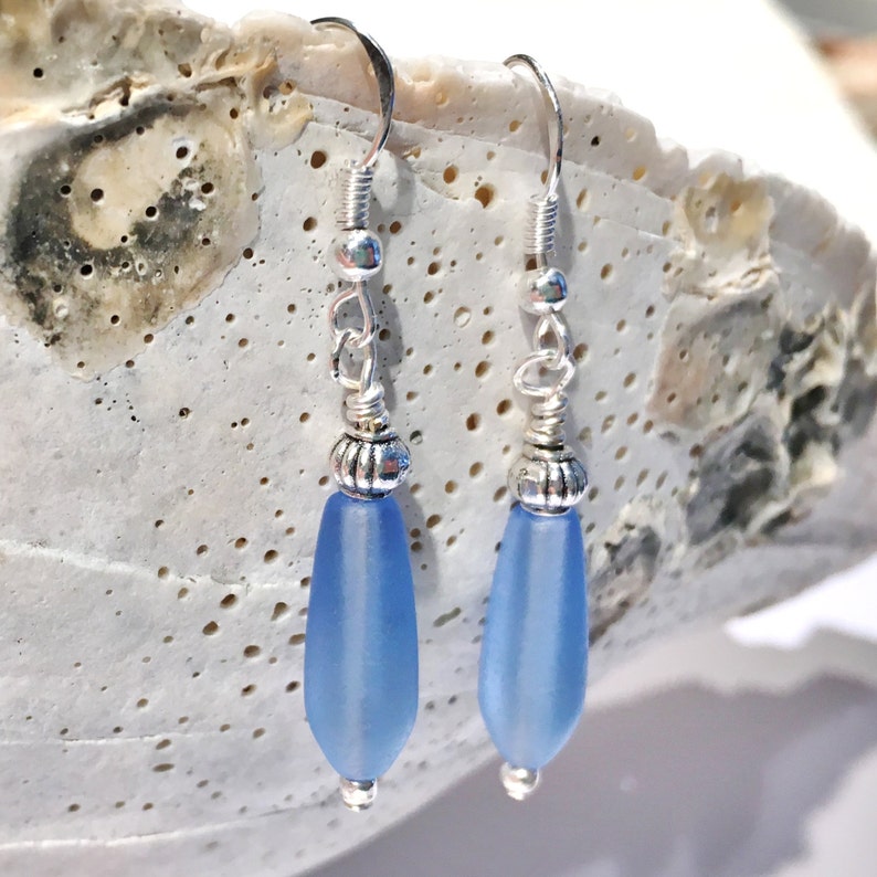 Pendientes de vidrio azul marino, Joyas de playa, Joyas del océano, Joyas de vidrio de mar, Joyas de vidrio de playa, Pendientes de océano, Pendientes de vidrio marino imagen 2