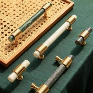 Möbelhandtag i naturmarmor och mässing: Lyxig amerikansk skåpknopp i garderobsstil