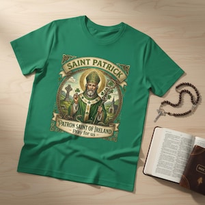 T-Shirt zum St. Patrick's Day | Katholisches T-Shirt zum Schutzpatron Irlands, Heiliger Patrick, bitte für uns, Keltisches Kreuz mit Kleeblättern, Religiöses Geschenk für Iren