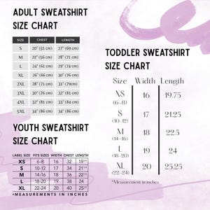 Op de afbeelding: Maattabellen voor sweatshirts voor volwassenen, peuters en jongeren. De volwassenentabel bevat maten S tot 5XL, met borstmaten van 51 cm tot 86 cm. De jeugdtabel bevat maten XS tot XL. De peutertabel bevat maten XS tot XL.