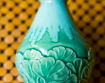 Ginkgo leaf carved vase