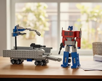 Costruisci e trasforma un dettagliato modello in mattoncini di Optimus Prime da 27 cm. Oltre 700 pezzi. Il regalo perfetto per i collezionisti appassionati di robot e per i costruttori creativi.