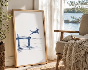 Cuadro decorativo de perro feliz saltando desde un muelle, lámina de perro costero, decoración para casa de lago, arte minimalista de mascotas, póster náutico para casa de playa.