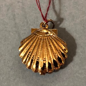 Vintage Large Sterling Silver Scallop Shell Charm Pendant