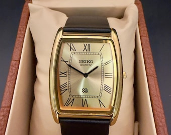 Relógio Seiko Quartz Unissex Vintage – Tom Dourado, Mecanismo Japonês, Pulseira de Couro Preta
