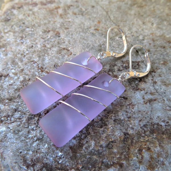 Boucles d'oreilles en verre de culture pourpre pervenche - fil emballé - bijoux de plage - crochets d'oreilles à levier - couleurs et matériaux au choix