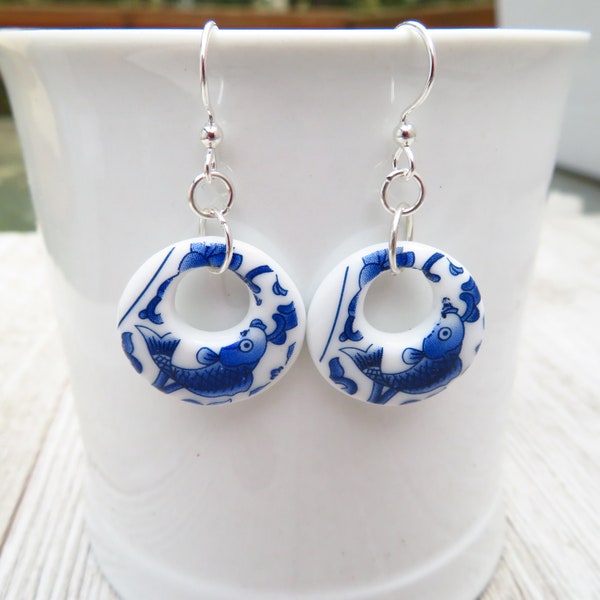 Broken pottery jewelry - Faux Ming dynasty Chinese porcelain earrings - small Blue and white