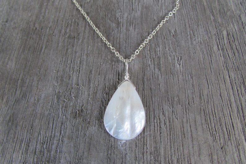 White pearl pendant Mother of pearl shell pendant abalone jewelry silver dainty chain teardrop pendant bead 