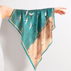Foulard Carré En Soie – Motifs Chinois Anciens, Multicolore – Occasion TBE
