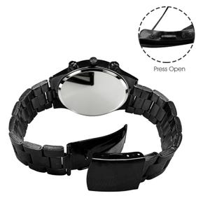 Peut inclure: Montre-bracelet noire avec un bracelet en m&eacute;tal et un cadran rond. La montre a un fermoir ouvert, r&eacute;v&eacute;lant le dessous. Le texte "Press Open" est visible dans le coin sup&eacute;rieur droit.