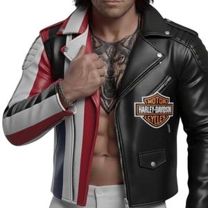 Peut inclure: Veste en cuir bicolore, moitié rouge, blanche et bleue, et moitié noire avec un écusson Harley-Davidson. La veste a un style motard classique avec un col cranté, des poches zippées et un détail matelassé aux épaules.