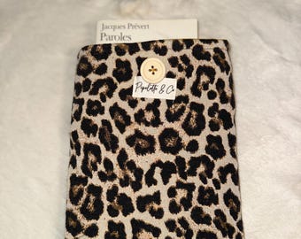 Leopard print book sleeve – Stylish book cover – Paperback novel case – Handmade boho reading accessory