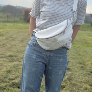 Riñonera efecto borrego – Riñonera sherpa para mujer – Riñonera forrada con bolsillo con cremallera – Accesorio de invierno – Hecho a mano – Pipette & Co