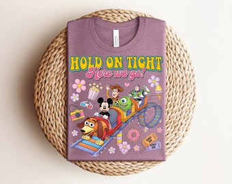 Camiseta inspirada en Slinky Dog Dash, Camiseta "Agárrate fuerte, ¡aquí vamos!", Camiseta de la montaña rusa de Toy Story Land, Disney Hollywood Studios