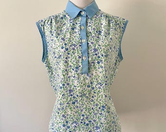 Blusa tipo delantal azul con estampado floral - Top sin mangas estilo años 70