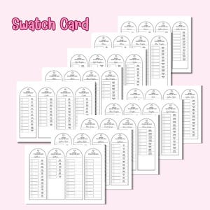 K&ouml;nnte beinhalten: Eine Sammlung wei&szlig;er Farbmusterkarten mit abgerundeter Oberseite und einer Reihe von K&auml;stchen und Text. Der Text "Swatch Card" ist in rosa, blasenartigen Buchstaben gehalten. Die Karten sind auf einem hellrosa Hintergrund angeordnet.