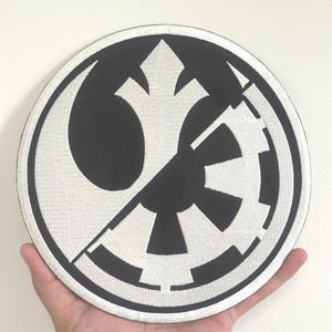 Stor Star Wars-lapp: Galaktiska imperiet/Rebellalliansen broderad strykbar (20 cm)