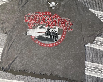 XL rock band tee shirt with lettuce hem