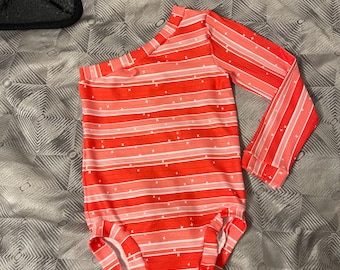 one sleeved Leo 3t