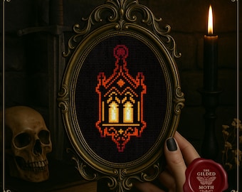 ゴシックランタンクロスステッチパターン • 中世ステンドグラストーチPDF • 炎の窓刺繍 • 黒のアイーダダークアカデミア装飾