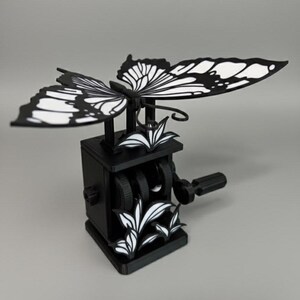 Flapping Dancing Butterfly Wings Hand-Crank Fidget Toy – Interactive Nature 3D Printed Decor Black and White