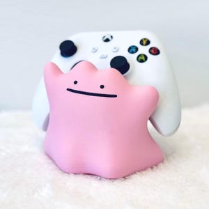 ディットー ユニバーサルコントローラーホルダー | ポケモンファンメイドデスクデコレーション | コンソールアクセサリー | 3Dプリントゲームギフト Pink