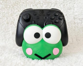 Soporte universal para mando inspirado en Keroppi / Bonita decoración rosa para escritorio / Regalo kawaii para chicas gamers / Impreso en 3D