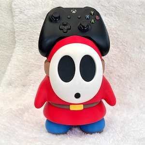 Jumbostorlek (24 cm) Shy Guy från S Mario Bros. kontrollhållare | Flera färger tillgängliga | Konsoltillbehör | 3D-utskriven spelpresent