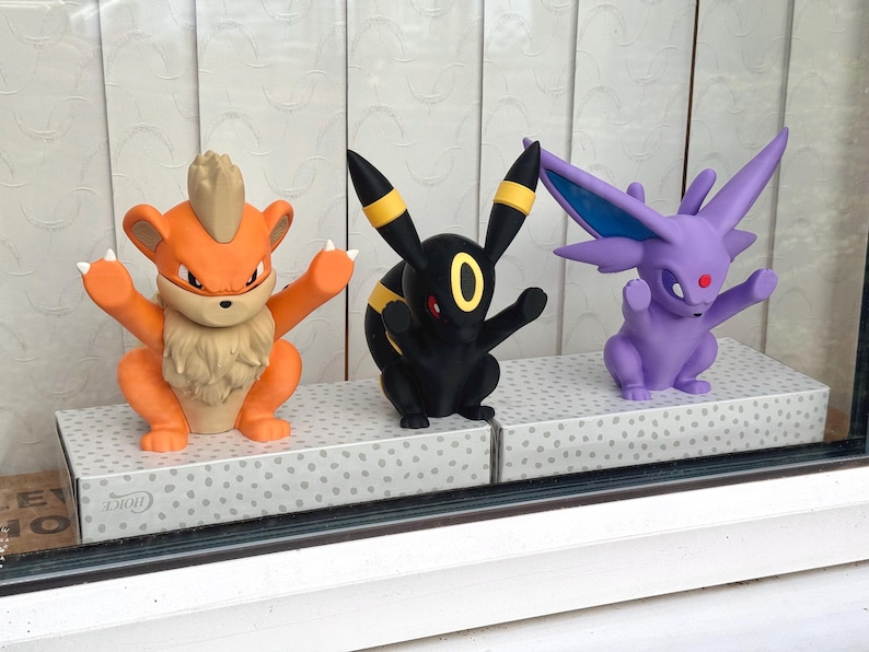 Decoración de escaparate de Pokémon enojados / Tamaños mediano y grande disponibles / Decoración hecha por fans de Charmander, Pikachu, Psyduck y Mew / Regalo impreso en 3D imagen 2