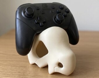 Soporte universal para mando Cubone / Decoración de escritorio hecha por fans de Pokémon / Accesorio para consola / Regalo para gamers impreso en 3D