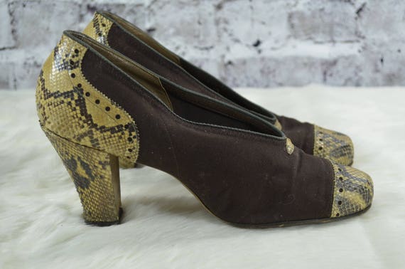 vintage 1940s heels, vtg 40s Fabric Snakeskin Pum… - image 2