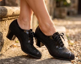 vintage 1940s Lace Up Oxfords, Miller Womens Black Mesh Patent Lace Up Oxford Heels 9B, WWII shoes, black WWI shoes, vintage 40s oxfords