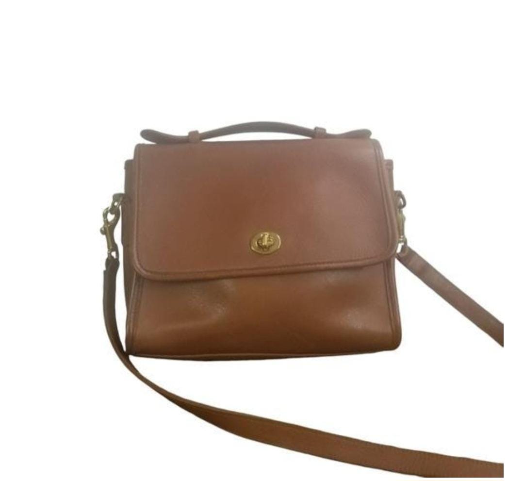 バッグ Vintage Coach British Tan Court Bag Vintage Coach Bag Court in British Tan Leather Crossbody
