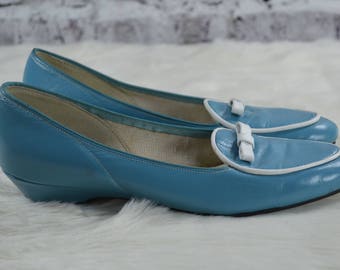 vintage 80s blue loafers, vintage blue low heels, turquoise leather shoes, womens size 5 shoes, 80s blue leather shoes, 80s leather loafers