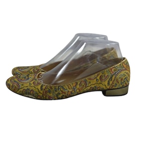 vintage 1960s metallic paisley shoes, vtg ballet flats, mcm mod mid century modern, lurex gold metallic genie hostess cocktail party shoes