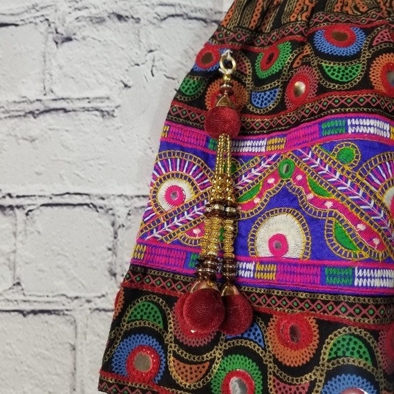Vtg ethnic embellished boho shorts - image 3