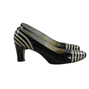 vintage 1960s  60s Johansen black patent leather cream striped mcm mid century pumps heels 7.5AA,  mod striped career office party cocktail